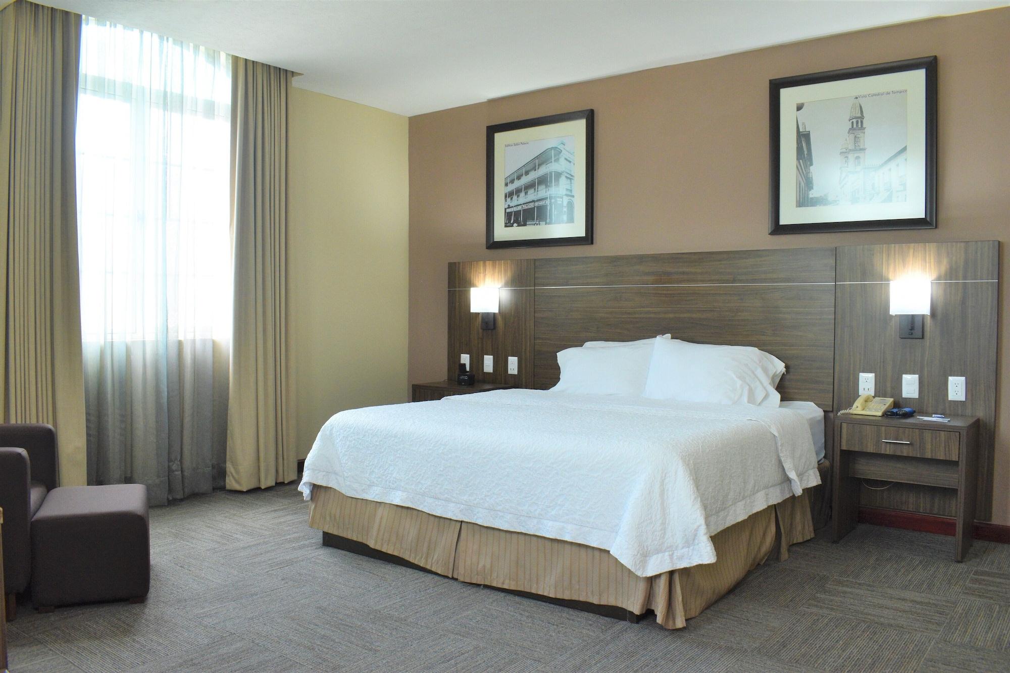 Hampton Inn Tampico Zona Dorada Exterior photo