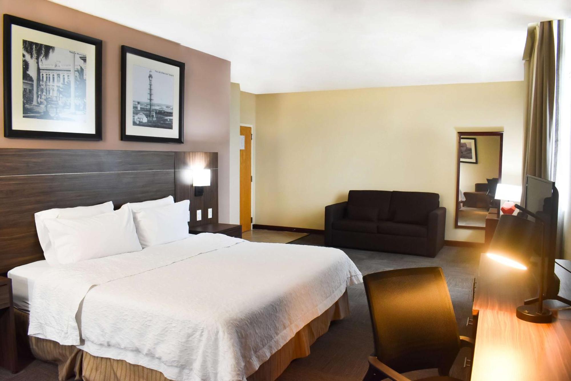 Hampton Inn Tampico Zona Dorada Exterior photo